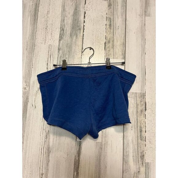 Short shorts - Picture 2 of 6